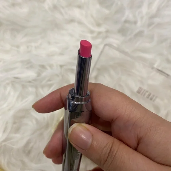 Faces Canada .benefit cosmetics lipstick and milani blush palette - Picture 5 of 9